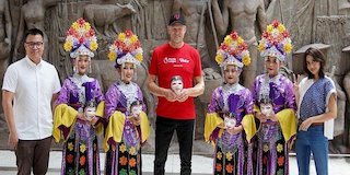 Promosikan Premier League 2023 / 2024 di Vidio, Kiper Legendaris MU Peter Schmeichel Sambangi Sarinah di Hari Pertama Promosikan Premier League 2023 / 2024 di Vidio, Kiper Legendaris MU Peter Schmeichel Sambangi Sarinah di Hari Pertama