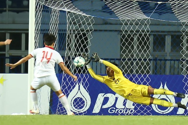 Kiper, Maarten Paes atau Ernando Ari?