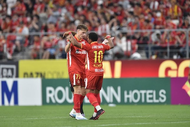 Nagoya Grampus juga Bersaing