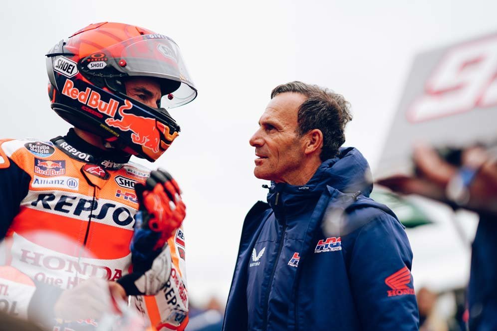 Alberto Puig Sering Dikritik, Marc Marquez Geram: Dia Justru Penting untuk Honda!