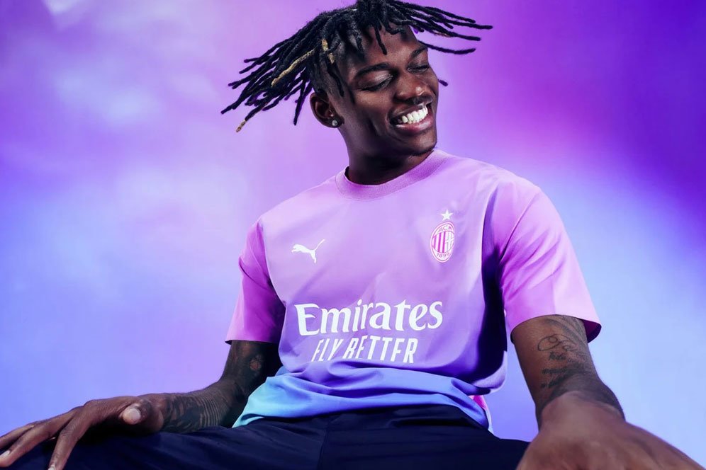 Setan Rasa Unicorn! AC Milan Perkenalkan Jersey Ketiga untuk Musim 2023/2024 Setan Rasa Unicorn! AC Milan Perkenalkan Jersey Ketiga untuk Musim 2023/2024