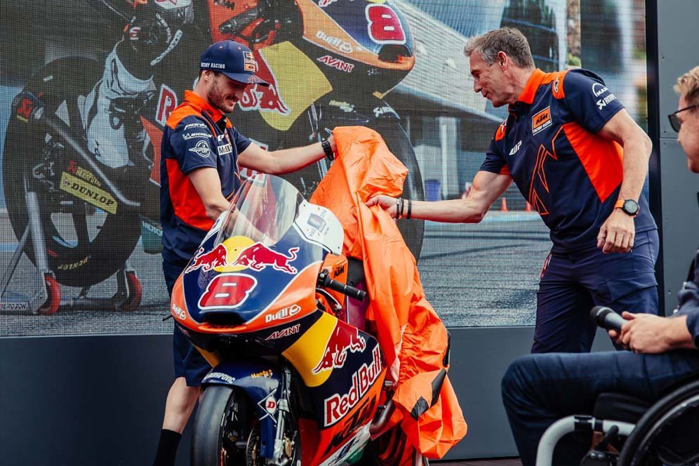 Jack Miller Terharu Dihadiahi Motor Moto3 dari KTM, Disimpan di Kamar Tidur