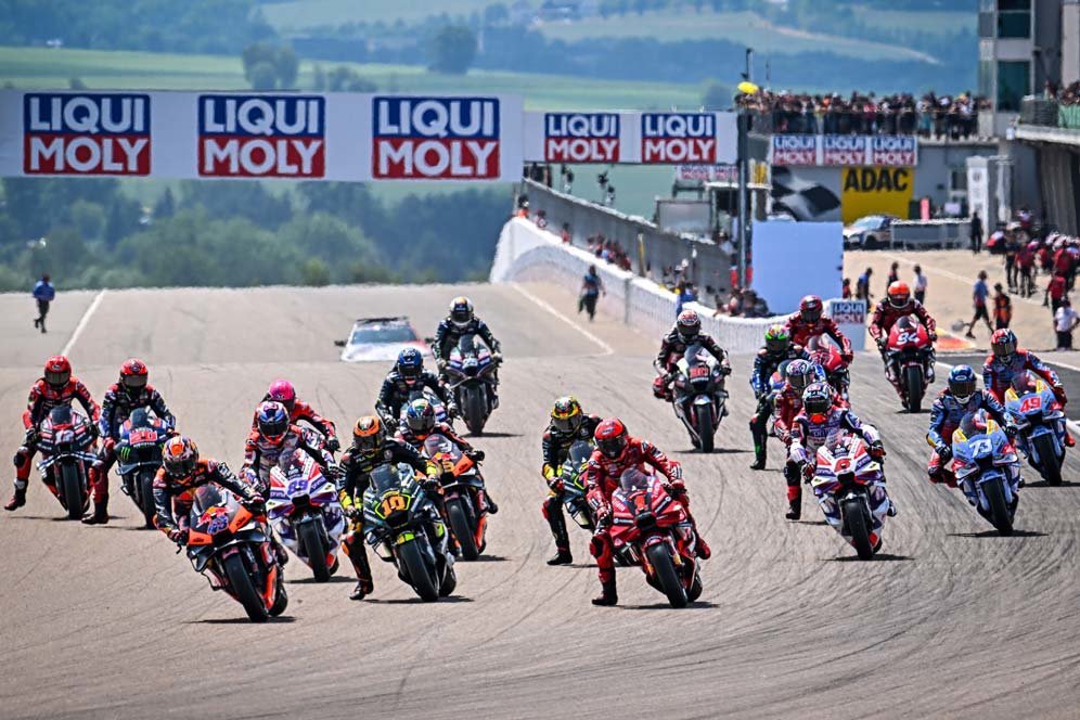 4 Perbedaan Mencolok Sprint Race MotoGP, WorldSBK, dan Formula 1: Mana yang Lebih Seru?