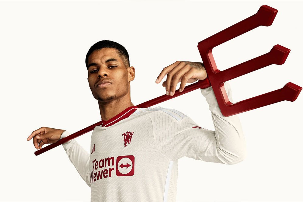 Klasik dan Elegan! Inilah Jersey Ketiga Manchester United Musim 2023/2024 Klasik dan Elegan! Inilah Jersey Ketiga Manchester United Musim 2023/2024