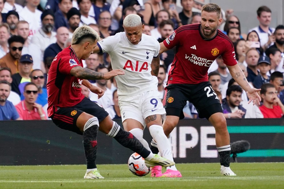 Mantap! Luke Shaw Berpotensi Comeback Lawan Luton Town