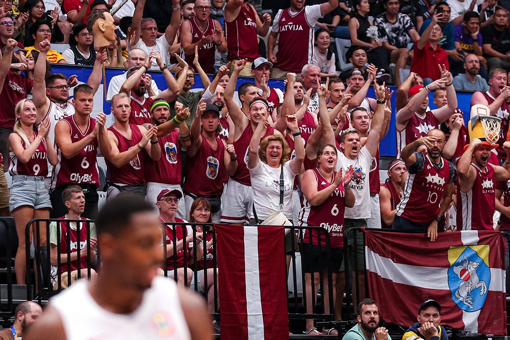 Bukan Suporter Latvia Kalo Nggak Heboh, Kemeriahan Iringi Timnas Latvia Lolos Perempat Final FIBA World Cup 2023