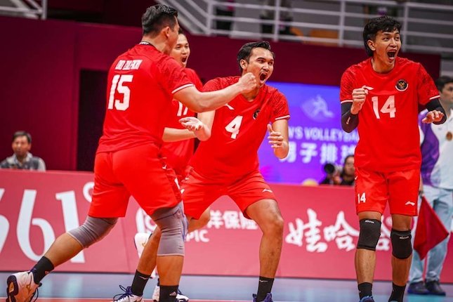 Timnas voli putra Indonesia saat berlaga kontra China di Asian Games 2023 (c) AVC