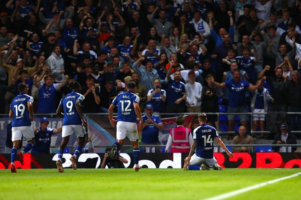 Ipswich Town Ugal-ugalan: Klub Elkan Baggott di Posisi ke-2 Championship dan Lolos 16 Besar Carabao Cup!