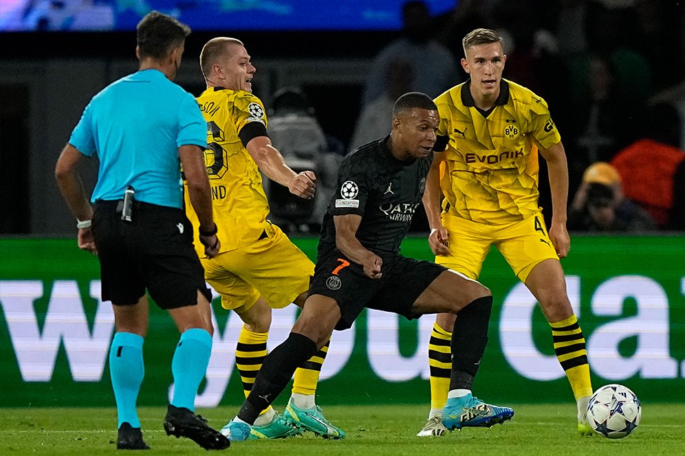 Bek Borussia Dortmund Ini Bakal Jadi Penerus Virgil van Dijk di Liverpool? Bek Borussia Dortmund Ini Bakal Jadi Penerus Virgil van Dijk di Liverpool?