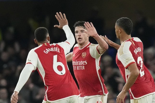 Arsenal Tantang Juru Kunci