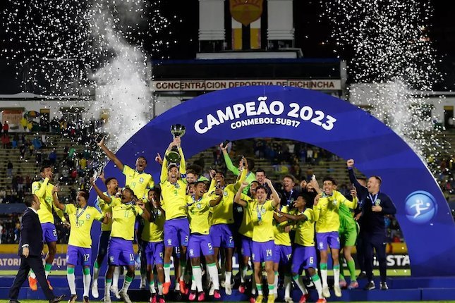 4 Trofi Juara