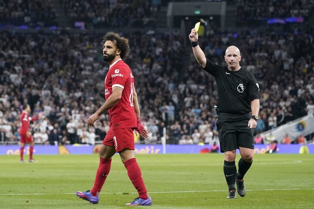 Dua kartu merah aneh, gol dianulir, Liverpool kalah