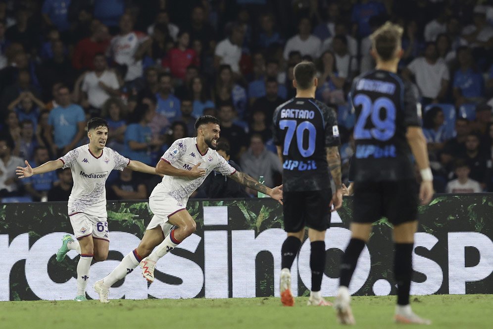 Ketika Real Madrid dan Fiorentina Bergantian Pecundangi Napoli Ketika Real Madrid dan Fiorentina Bergantian Pecundangi Napoli