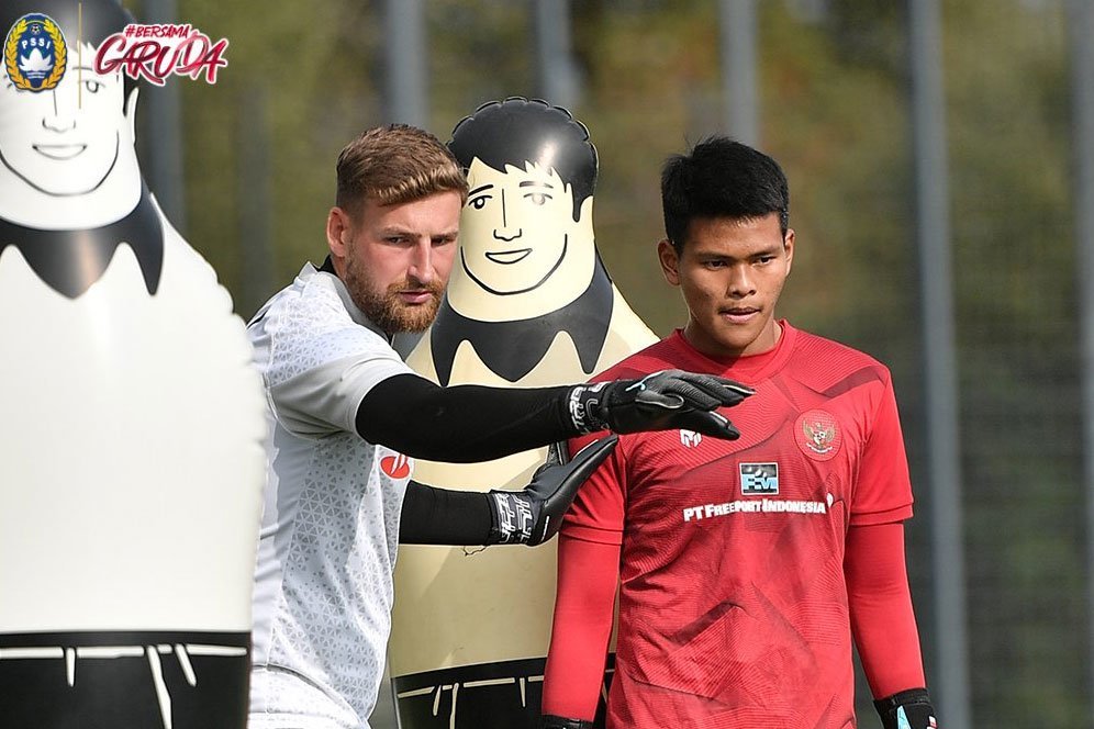 Spesial! Kiper Timnas Indonesia U-17 Digembleng Langsung Oleh Pelatih Kiper Borussia Monchengladbach Spesial! Kiper Timnas Indonesia U-17 Digembleng Langsung Oleh Pelatih Kiper Borussia Monchengladbach