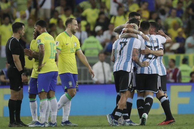 Argentina Kalahkan Brasil