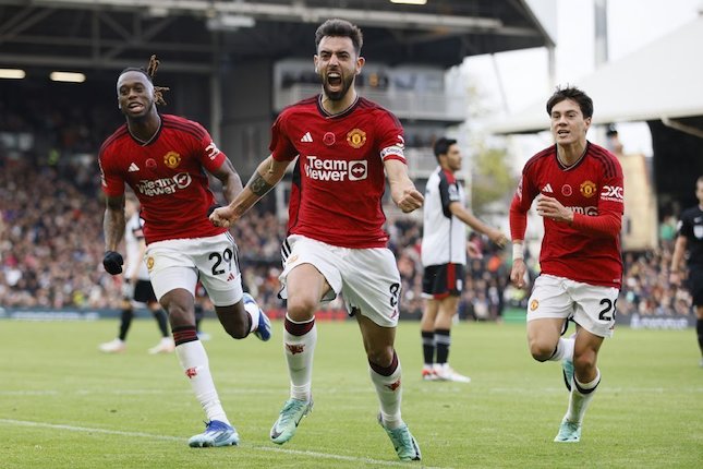 Bruno Fernandes mencetak gol kemenangan Manchester United pada duel lawan Fulham di pekan ke-11 Premier League 2023/2024 (c) AP Photo/David Cliff