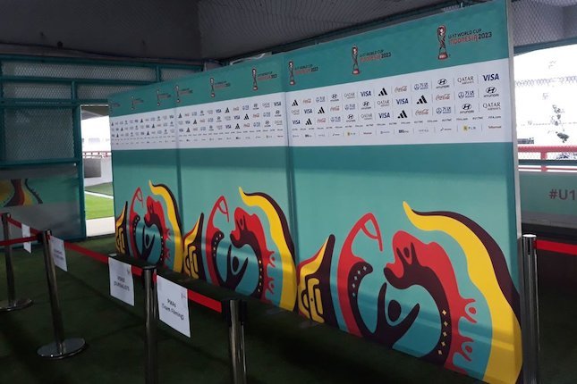 Masuk ke Ruang Mixed Zone
