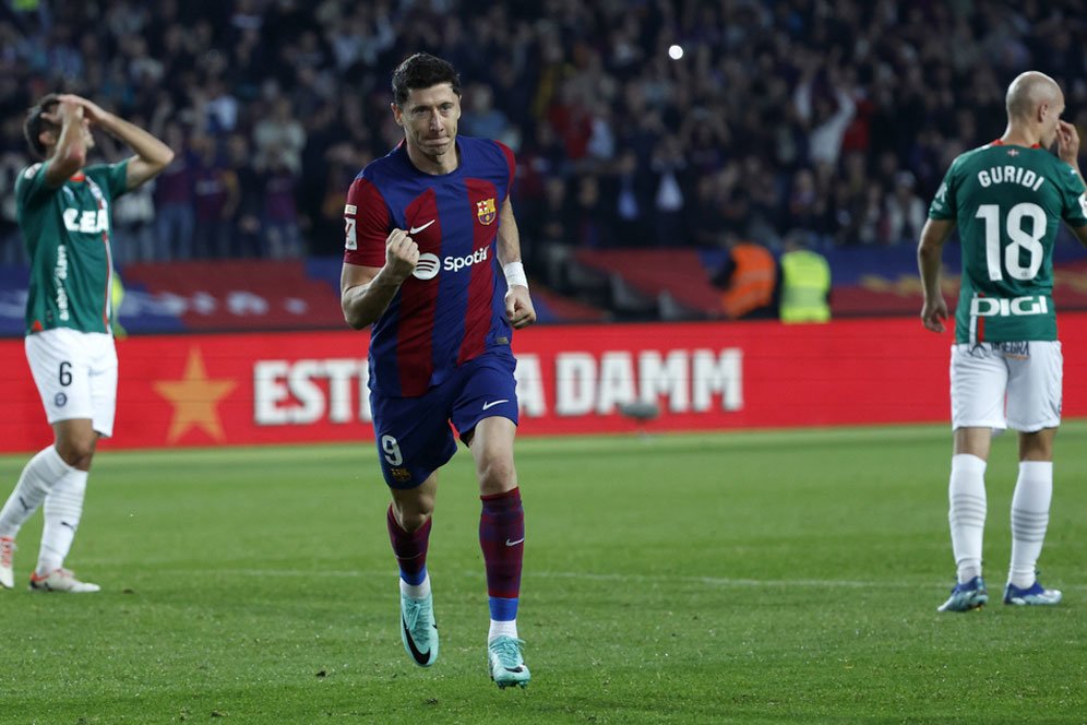 Lewandowski 'Buka Puasa': Cetak 2 Gol Kemenangan Barcelona
