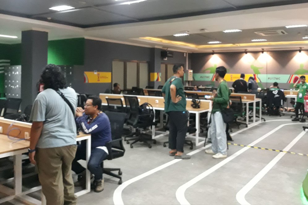 Mengintip Ruang Media Stadion Gelora Bung Tomo untuk Piala Dunia U-17: Dilengkapi dengan Tempat Salat Mengintip Ruang Media Stadion Gelora Bung Tomo untuk Piala Dunia U-17: Dilengkapi dengan Tempat Salat