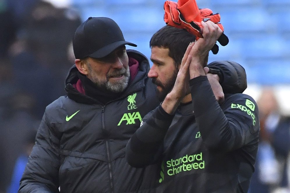 Menghilang Lawan Brentford, Jurgen Klopp Benarkan Alisson Becker Cedera