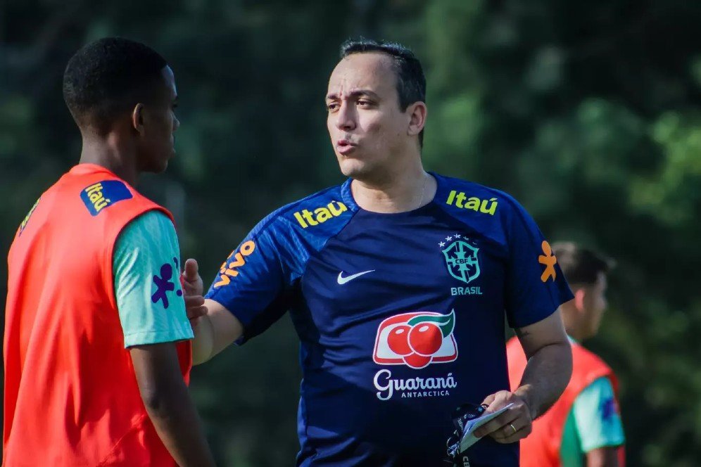 Terpikat Keramahan Masyarakat Indonesia, Pelatih Brasil U-17 Belajar Belajar Bahasa Indonesia Terpikat Keramahan Masyarakat Indonesia, Pelatih Brasil U-17 Belajar Belajar Bahasa Indonesia