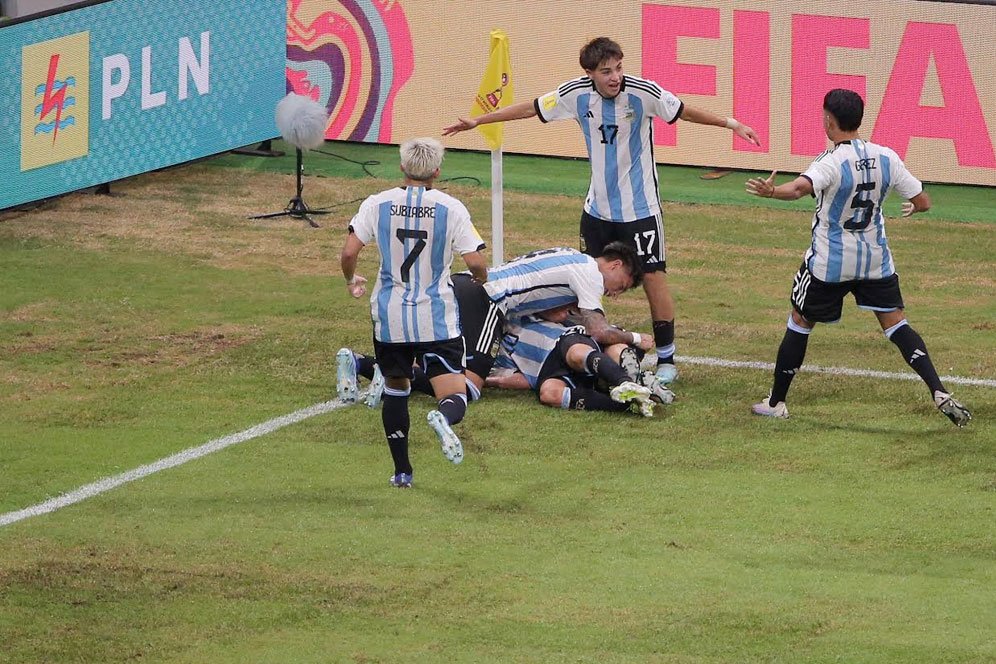 Piala Dunia U-17 2023: Pelatih Argentina Sebut JIS Indah meski Tergenang, tapi Stadion SJH Lebih Tahan Air Piala Dunia U-17 2023: Pelatih Argentina Sebut JIS Indah meski Tergenang, tapi Stadion SJH Lebih Tahan Air