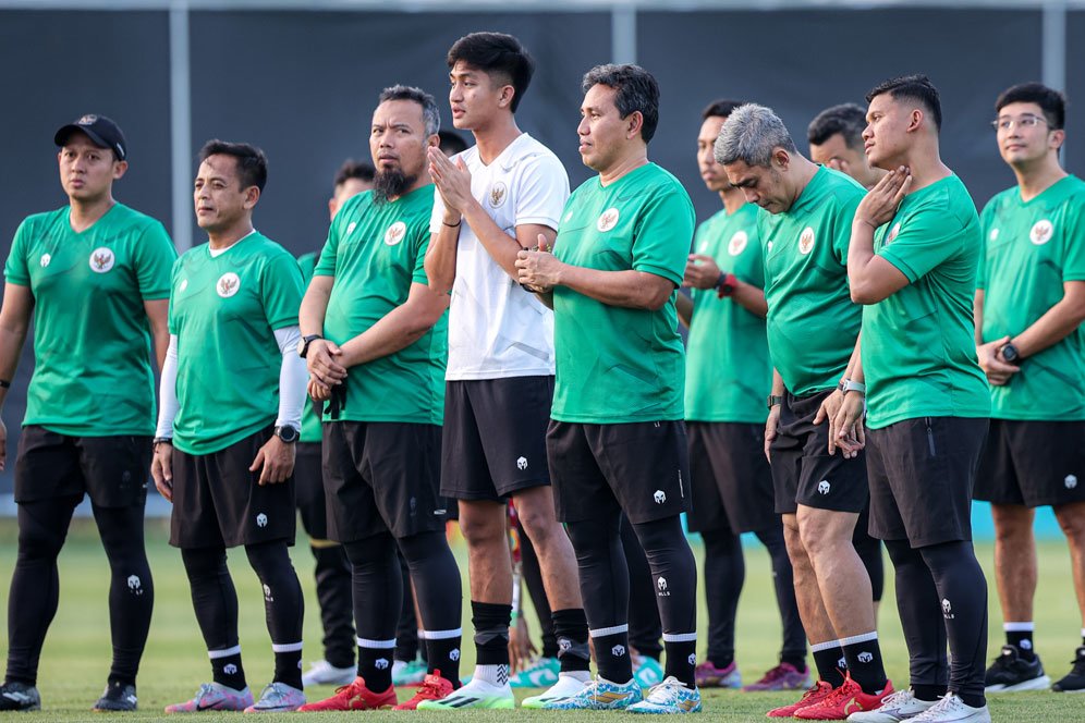 Kebijakan Unik Bima Sakti: Rotasi Pemain yang Memimpin Doa Sebelum Timnas Indonesia U-17 Latihan