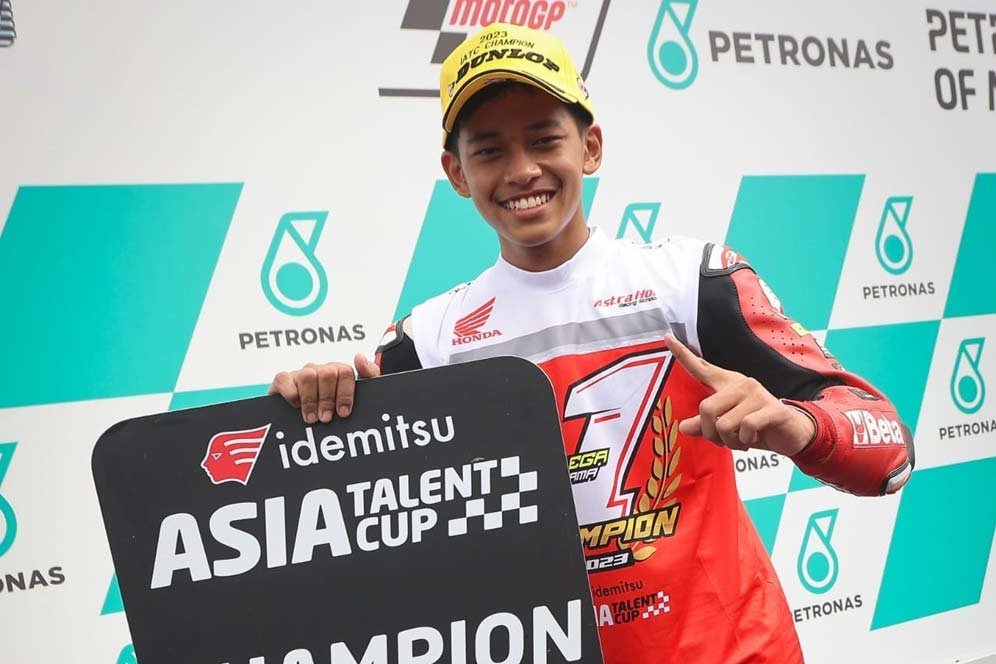 Bikin Bangga! Veda Ega Pratama Jadi Rider Indonesia Pertama yang Juarai Asia Talent Cup Bikin Bangga! Veda Ega Pratama Jadi Rider Indonesia Pertama yang Juarai Asia Talent Cup
