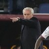 Permisi Paket! Kirim Instruksi Pergantian Taktik di Laga Roma vs Fiorentina, Mourinho Pakai Jasa Bal