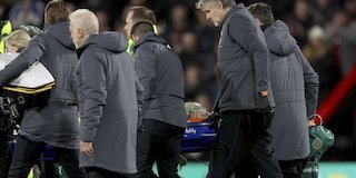 Mirip Kejadian Christian Eriksen, Tom Lockyer Pingsan di Tengah Lapangan saat Pertandingan Mirip Kejadian Christian Eriksen, Tom Lockyer Pingsan di Tengah Lapangan saat Pertandingan