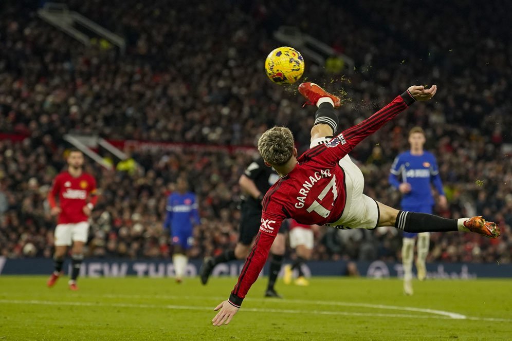 Maksud Hati Bikin Gol Indah Lagi, Momen Tendangan Salto Alejandro Garnacho Gagal Temui Target Maksud Hati Bikin Gol Indah Lagi, Momen Tendangan Salto Alejandro Garnacho Gagal Temui Target