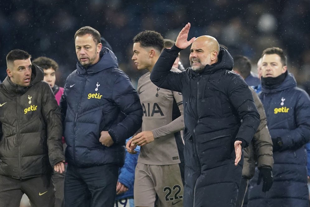 Bawa Nama Mikel Arteta, Kepala Dingin Pep Guardiola Saat Komentari Kontroversi Wasit Simon Hooper
