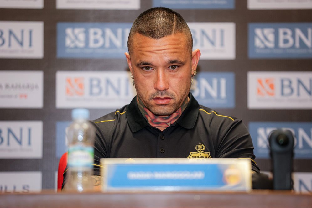 Debut Radja Nainggolan Batal di Parepare, Betisnya Nyeri dan Pilih Tinggalkan Makassar untuk Terapi di Jakarta Debut Radja Nainggolan Batal di Parepare, Betisnya Nyeri dan Pilih Tinggalkan Makassar untuk Terapi di Jakarta