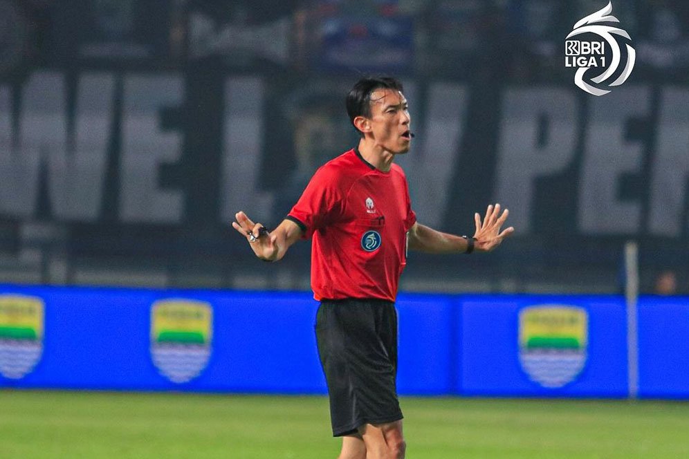 Erick Thohir Bongkar Alasan 2 Wasit Asal Jepang Pimpin BRI Liga 1: Untuk Meningkatkan Kualitas Perangkat Pertandingan Erick Thohir Bongkar Alasan 2 Wasit Asal Jepang Pimpin BRI Liga 1: Untuk Meningkatkan Kualitas Perangkat Pertandingan