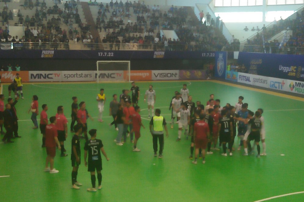 Baku Pukul Warnai Laga Antara BTS dan Pendekar di Seri Malang Liga Futsal Profesional 2023/2024