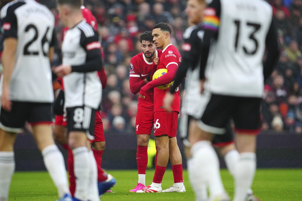 Akankah Trent Alexander-Arnold Main Permanen di Lini Tengah Liverpool?
