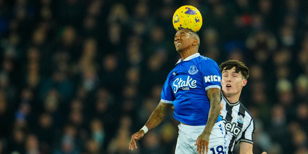 Cerita Eks Kapten MU: Ashley Young Siap Hadapi Anak Sendiri di FA Cup