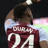 Bukan Osimhen, Chelsea Bakal Angkut Striker Aston Villa Ini?