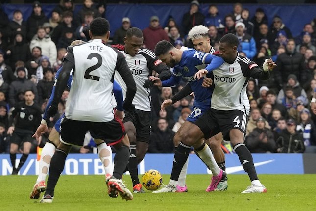 Fulham Bapuk Saat Tandang