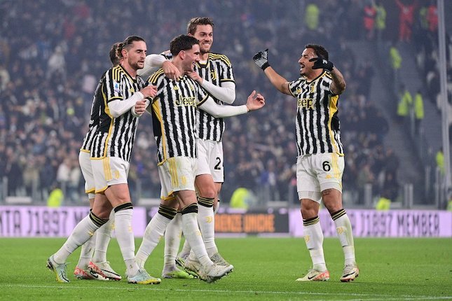 4. Juventus (12)