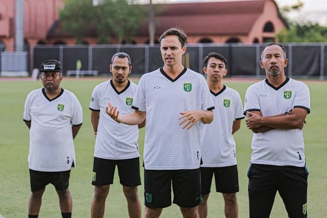 Persebaya Dilatih Paul Munster