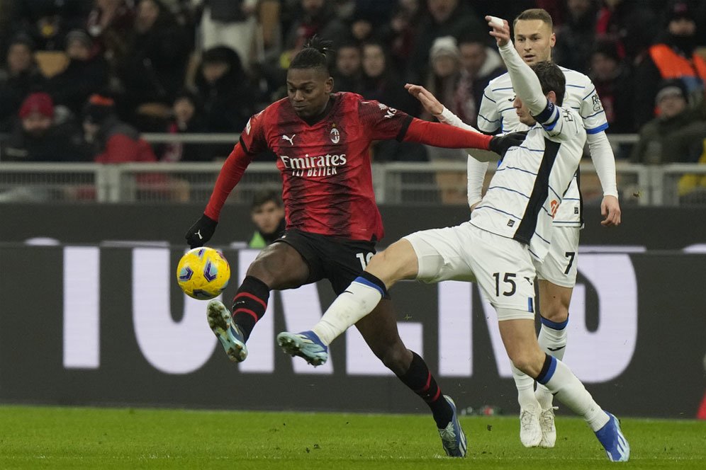 Rafael Leao Tidak Terima! Kontroversi Penalti Bikin Rugi, AC Milan Kalah dari Atalanta