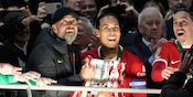Angkat Trofi Bareng Klopp, Momen Spesial yang Akan Selalu Dikenang Van Dijk di Liverpool Angkat Trofi Bareng Klopp, Momen Spesial yang Akan Selalu Dikenang Van Dijk di Liverpool