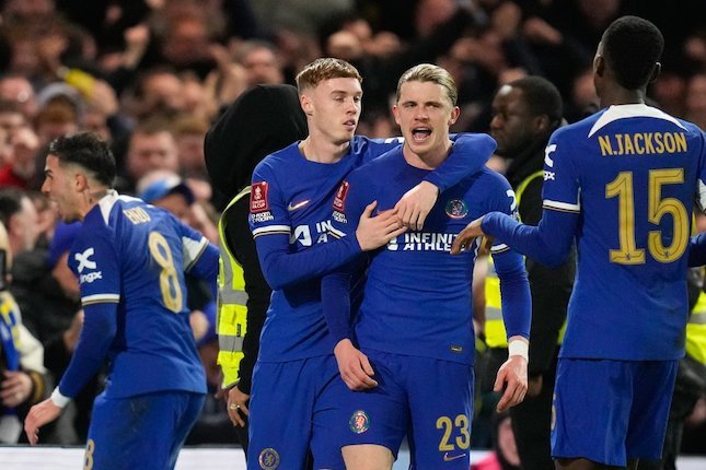 Pemain Chelsea merayakan gol Conor Gallagher ke gawang Leeds United di FA Cup 2023/2024, Kamis (29/2/2024) dini hari WIB. (c) AP Photo/Kirsty Wigglesworth