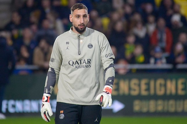Mahar Transfer Gianluigi Donnarumma melakukan pemanasan sebelum laga Nantes vs PSG pada pekan ke-22 Ligue 1 2023/2024, Minggu (18/2/2024) dini hari WIB. (c) AP Photo/Mathieu Pattier