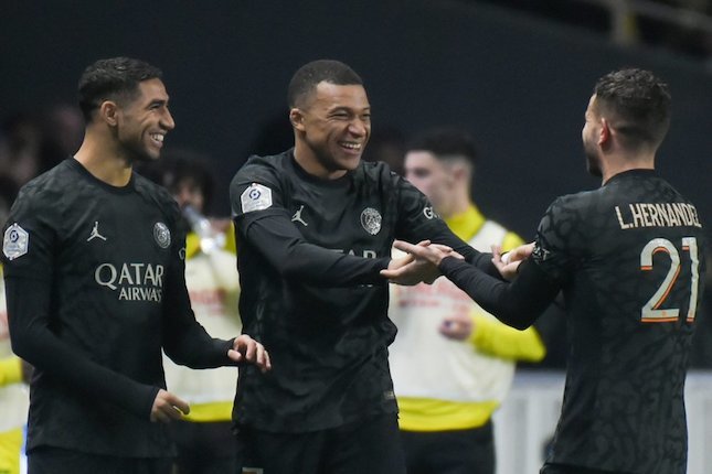 Macron Pernah Minta Mbappe Bertahan di PSG