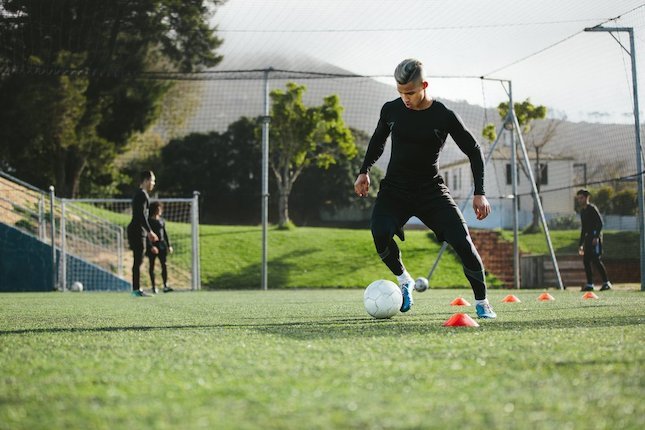 Teknik Dribbling (Menggiring Bola)