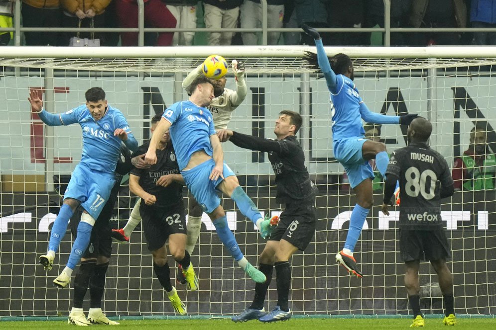 AC Milan Memang Atasi Napoli, Tapi Mainnya Kacau Balau & Miskin Ide AC Milan Memang Atasi Napoli, Tapi Mainnya Kacau Balau & Miskin Ide