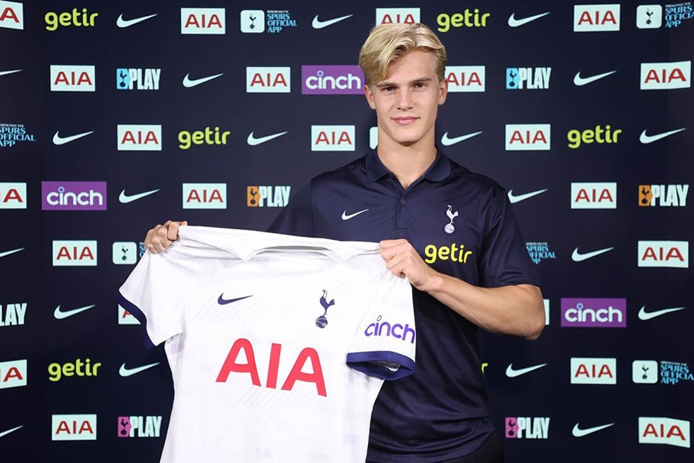 Tikung Barcelona di Sepertiga Malam Terakhir, Tottenham Resmi Rekrut Wonderkid 18 Tahun Lucas Bergvall