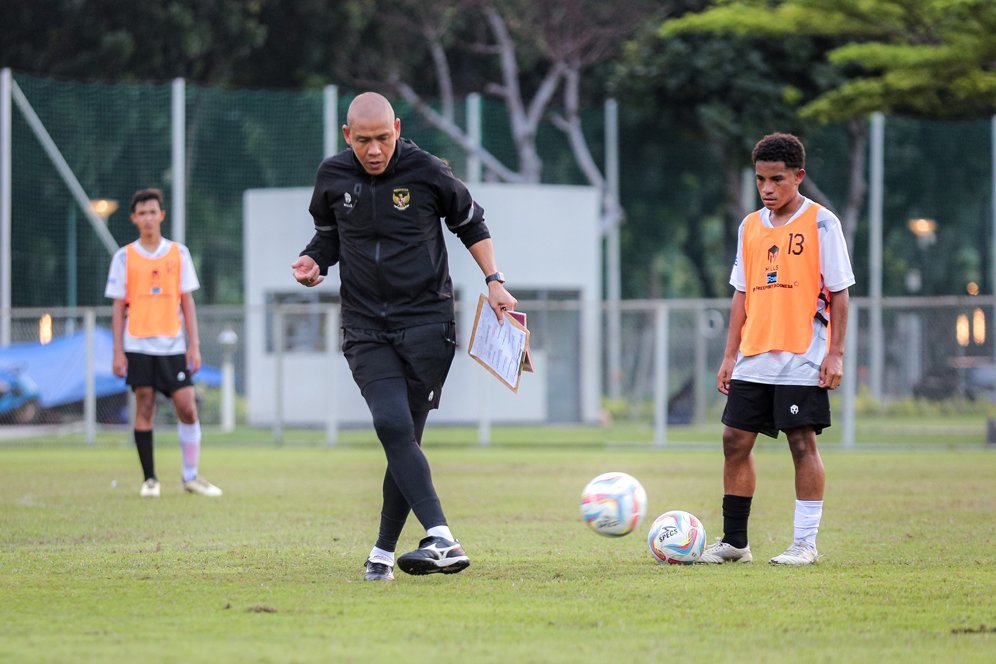 Aturan Ketat Timnas Indonesia U-16 Ala Nova Arianto: HP Disita Saat Jam Tidur, Dilarang Telat Makan Siang